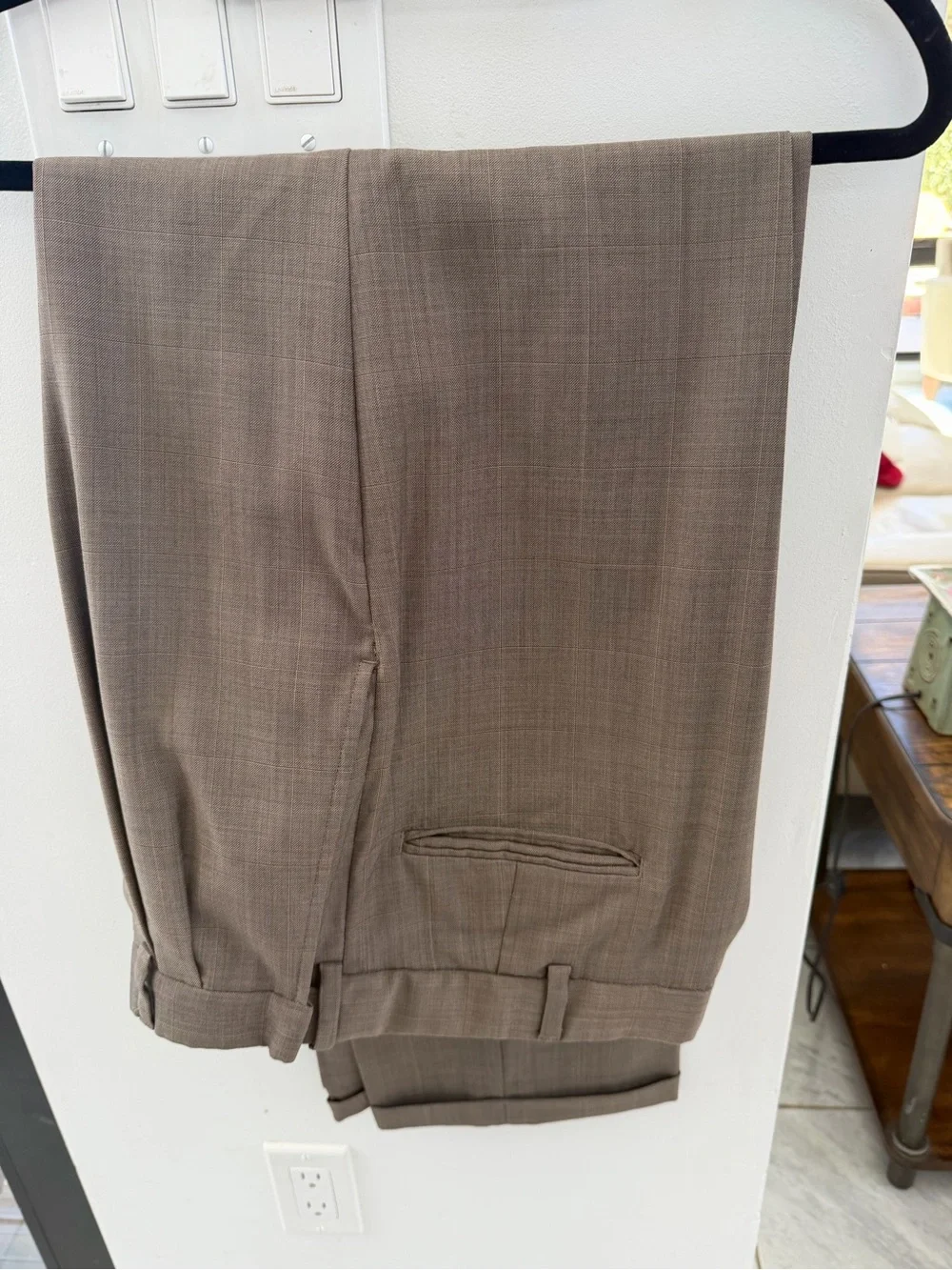 Roundtree & Yorke Men's Dress Pants in Taupe Brown